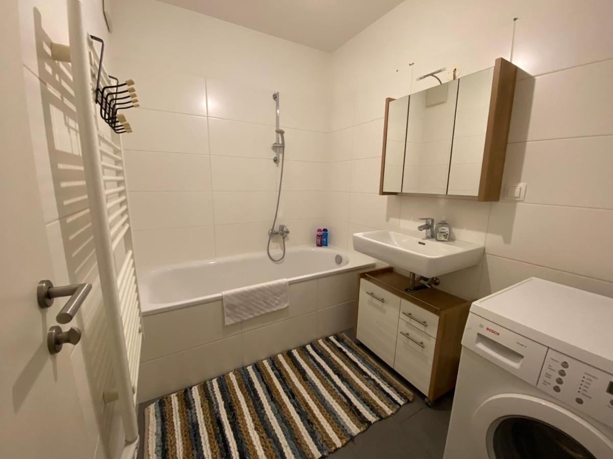 Apartment 9 Stops Away From City-Centre Vienna Esterno foto